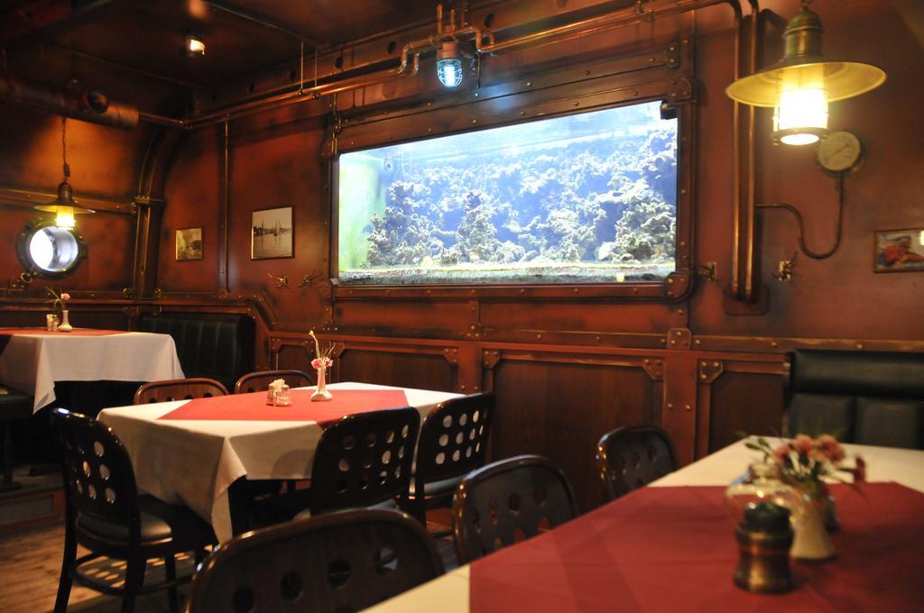 U-Nautic Restaurant & Pension Waren Kültér fotó