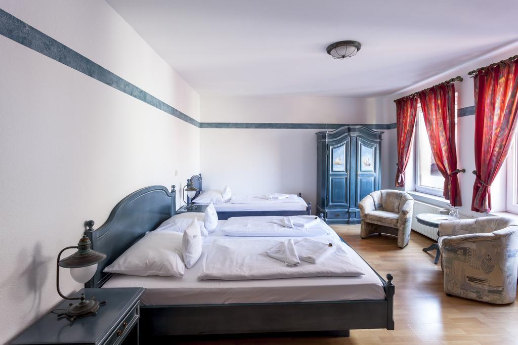 U-Nautic Restaurant & Pension Waren Kültér fotó